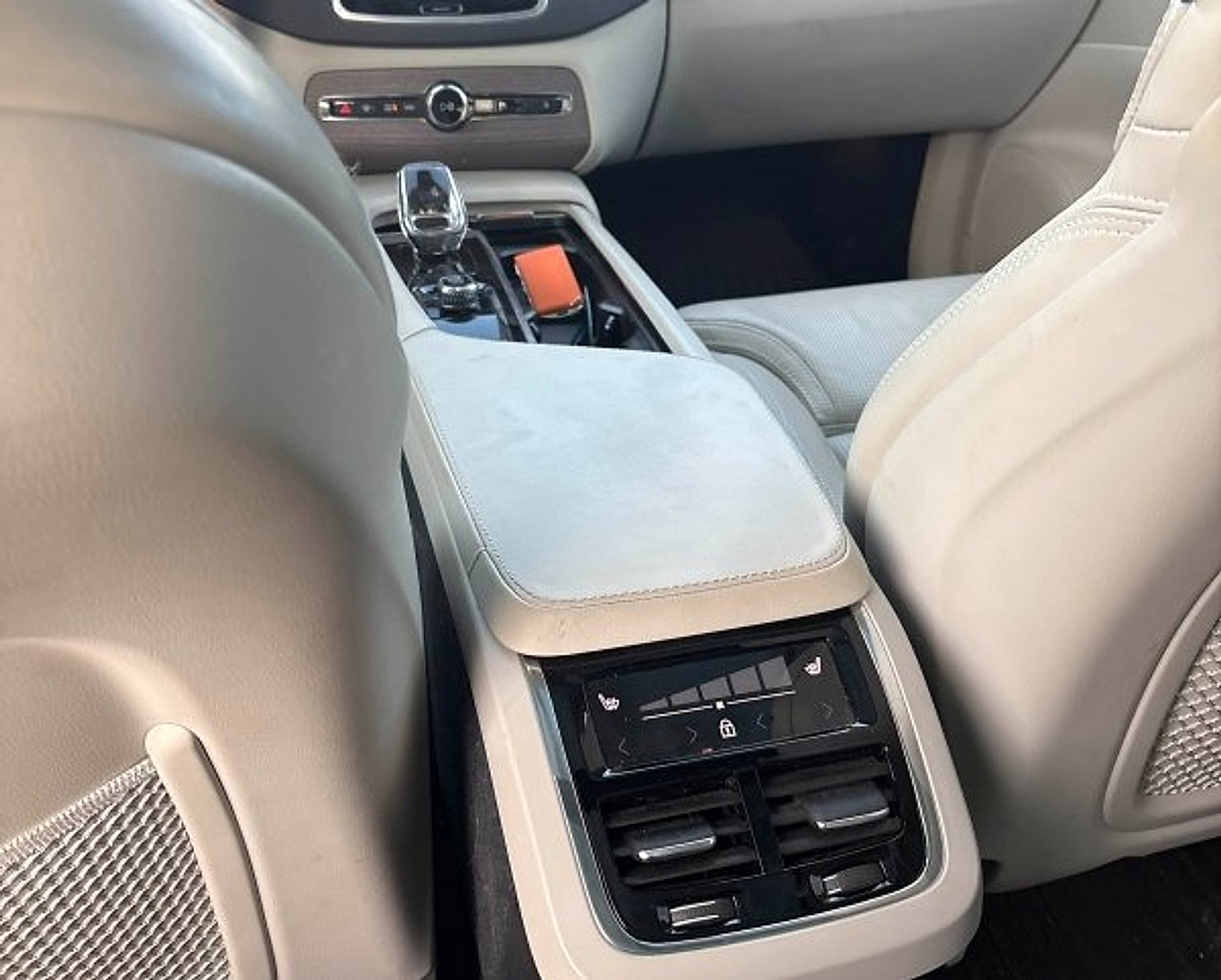 Certified 2023 Volvo XC90 B6 Ultimate w/ Protection Package image 18