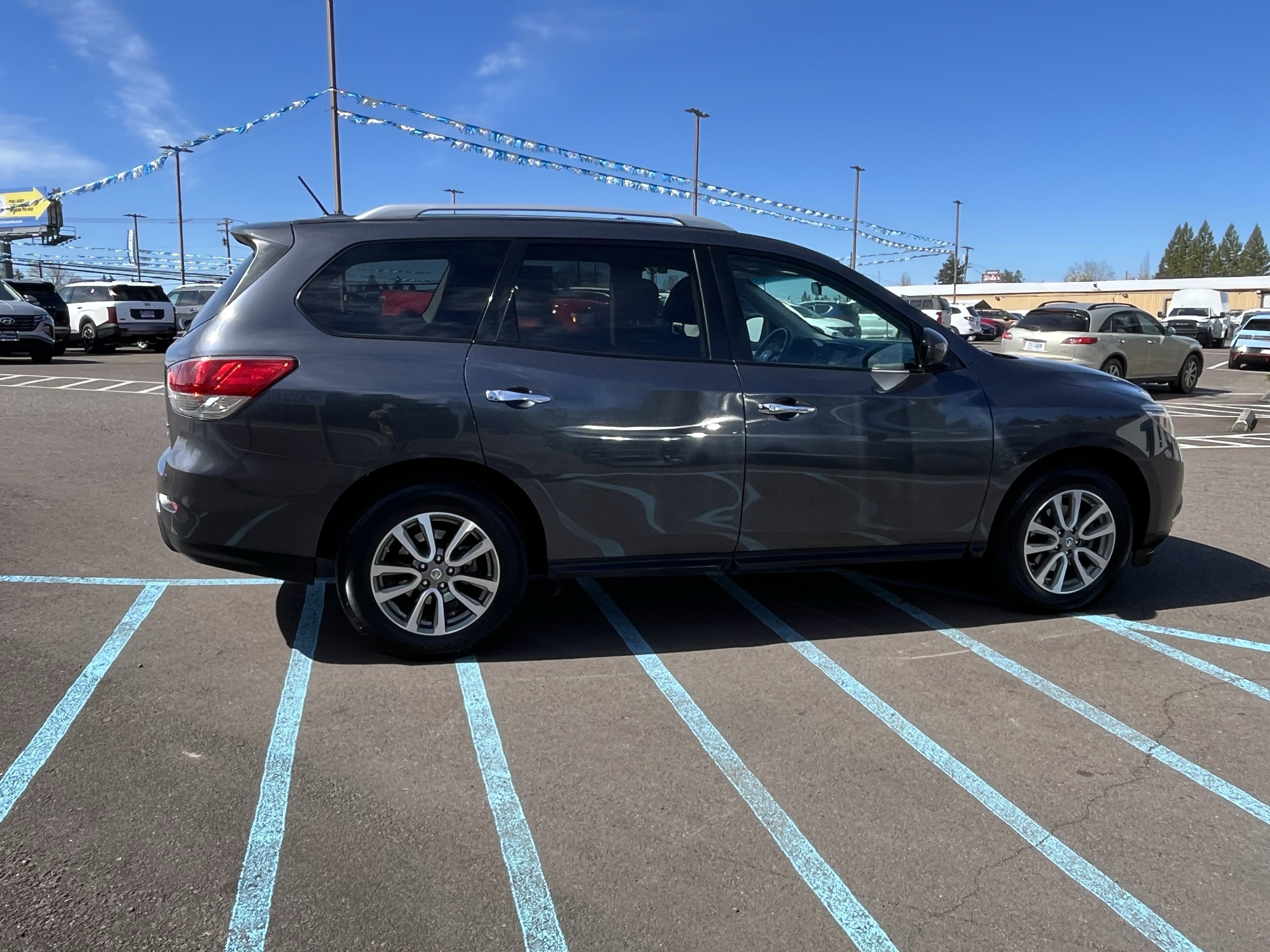 Used 2014 Nissan Pathfinder SV image 6