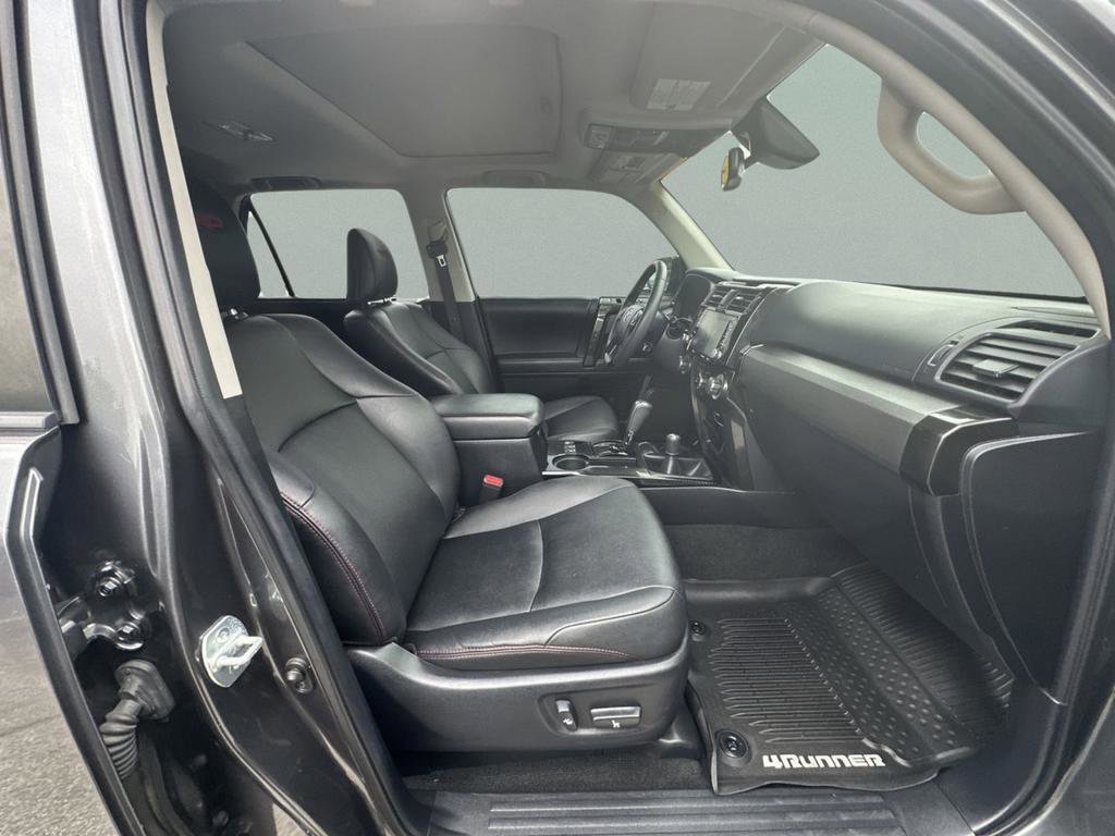 Used 2020 Toyota 4Runner Venture w/ Moonroof Package AWD/4WD image 28
