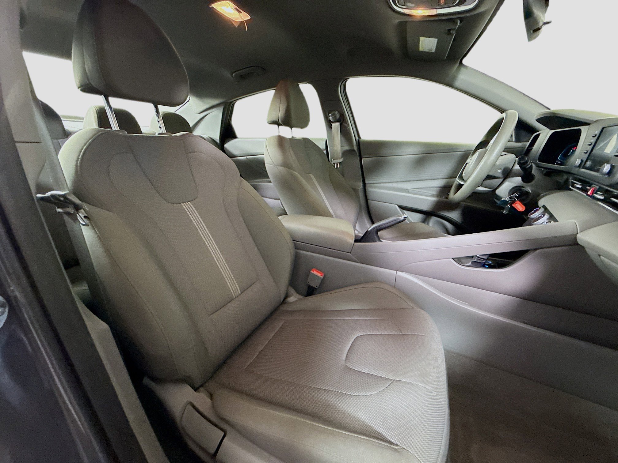 Used 2025 Hyundai Elantra SE image 28
