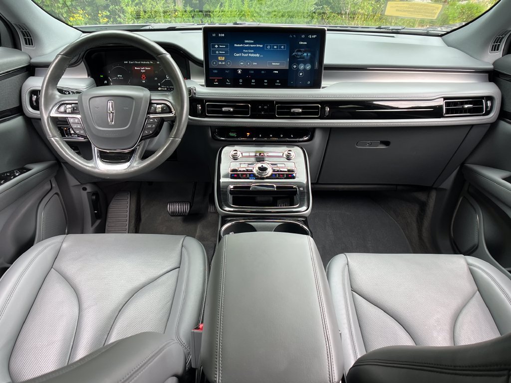Used 2023 Lincoln Nautilus Reserve AWD/4WD image 13
