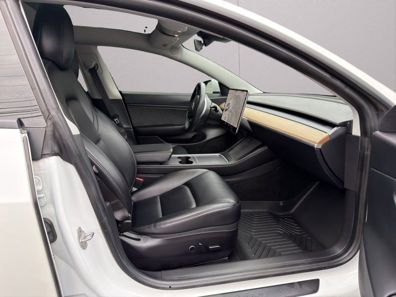 Used 2021 Tesla Model 3 Performance image 13