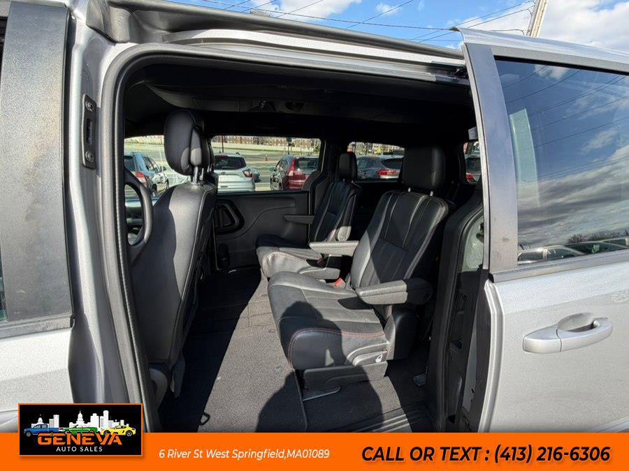 Used 2016 Dodge Grand Caravan R/T image 9