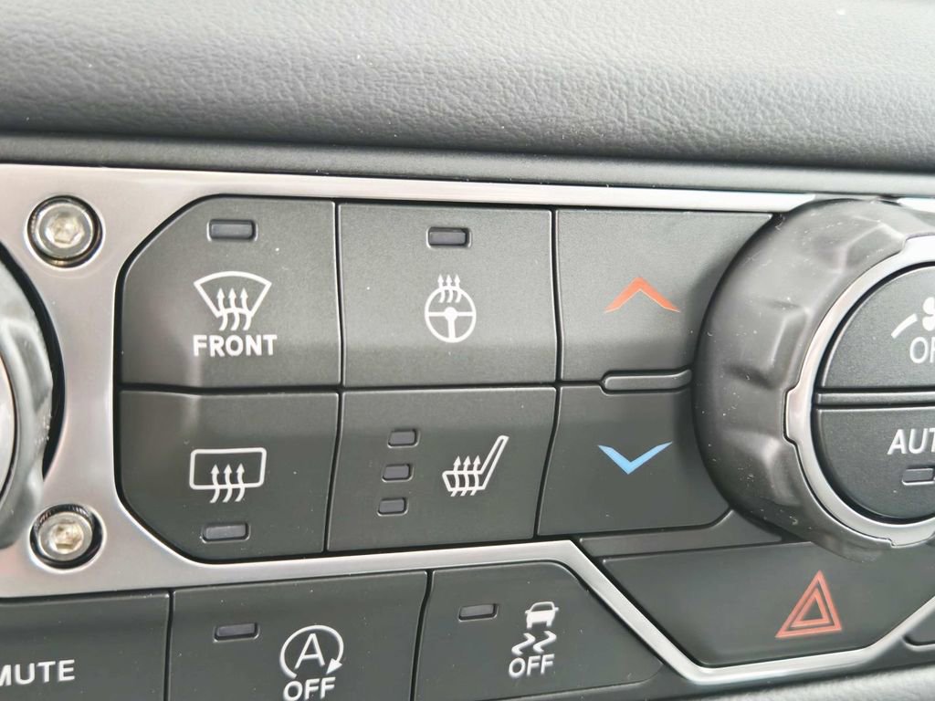 New 2026 Jeep Gladiator Mojave w/ Safety Group AWD/4WD image 28