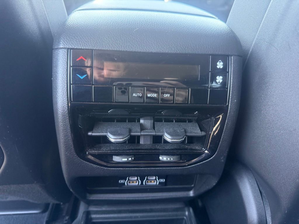 Used 2023 Jeep Grand Cherokee L Laredo AWD/4WD image 31