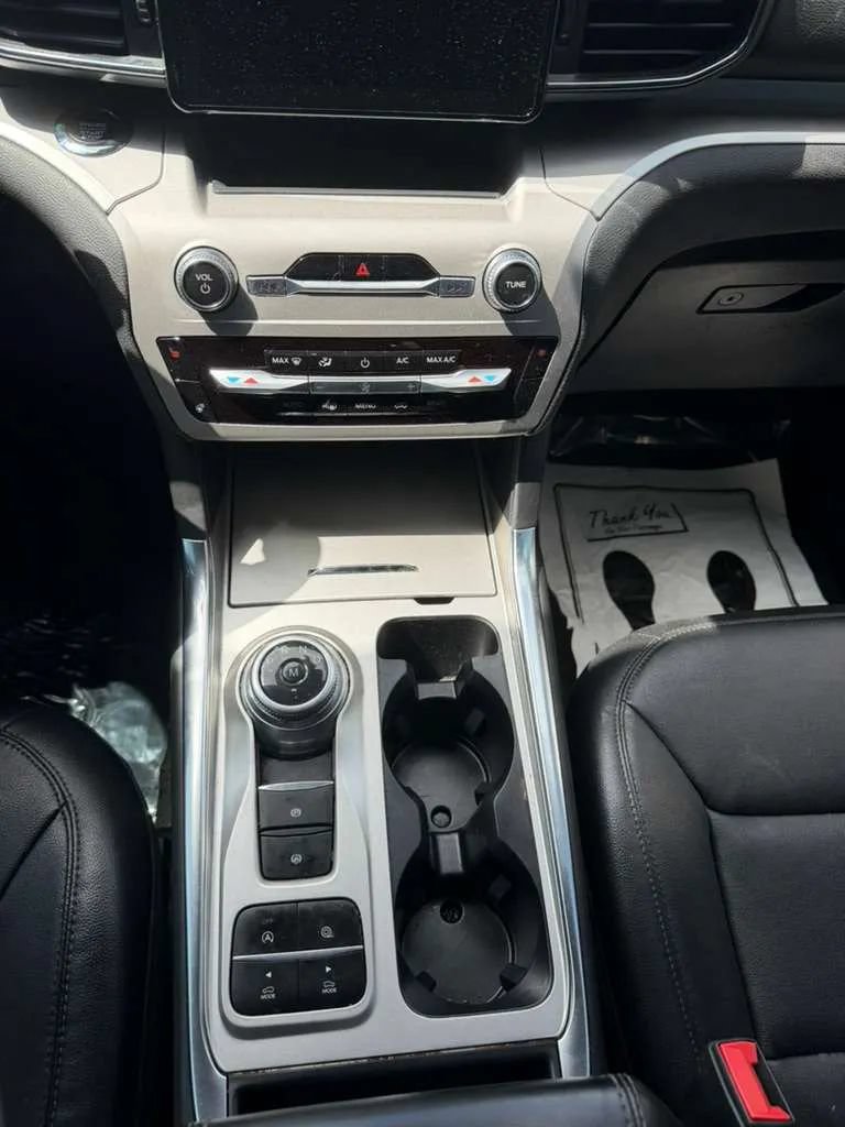 Used 2020 Ford Explorer XLT w/ Equipment Group 202A RWD image 12