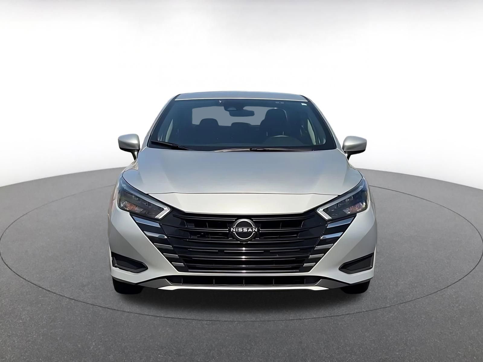 Used 2025 Nissan Versa SV image 4