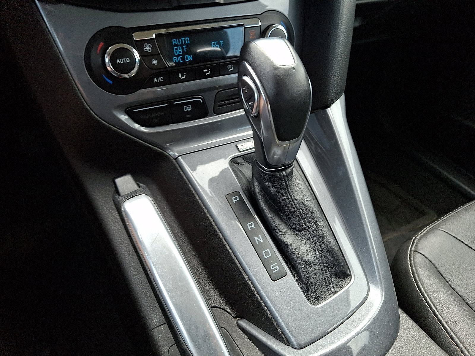 Used 2013 Ford Focus Titanium FWD image 17