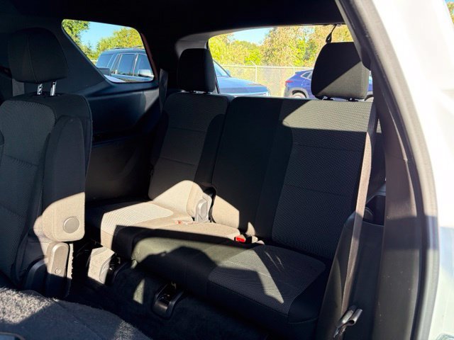 Used 2023 Chevrolet Traverse LT FWD image 16