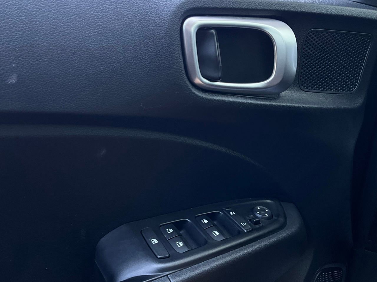 Used 2025 Hyundai Venue SEL image 21