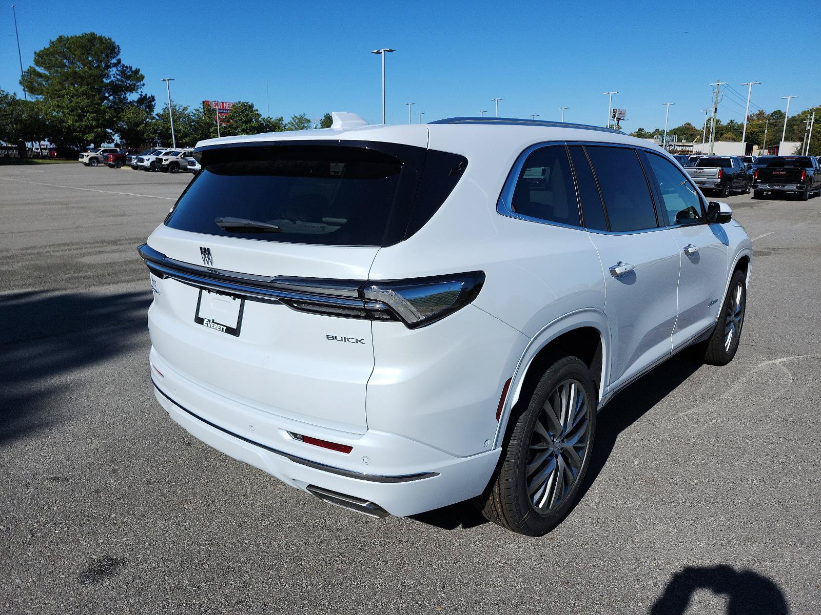 New 2026 Buick Enclave Avenir w/ Super Cruise Package FWD image 3