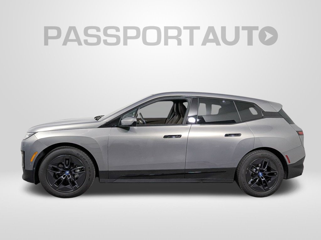 Used 2025 BMW iX xDrive50 w/ Premium Package AWD/4WD image 2