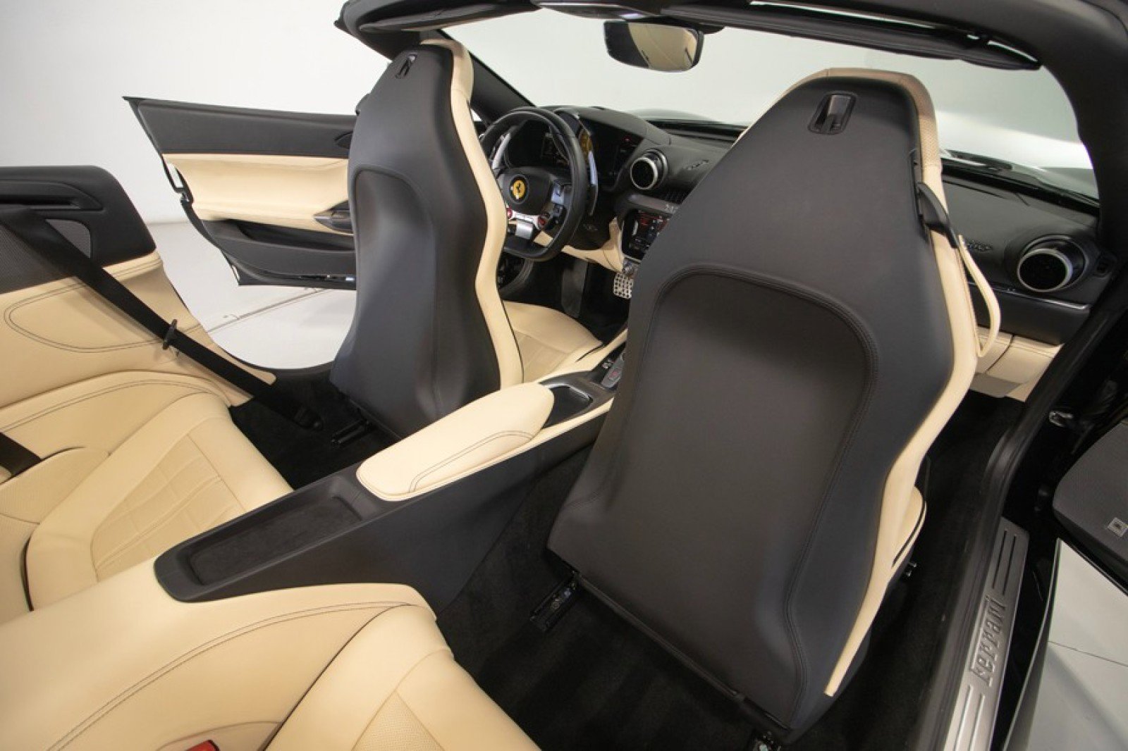 Used 2020 Ferrari Portofino image 58