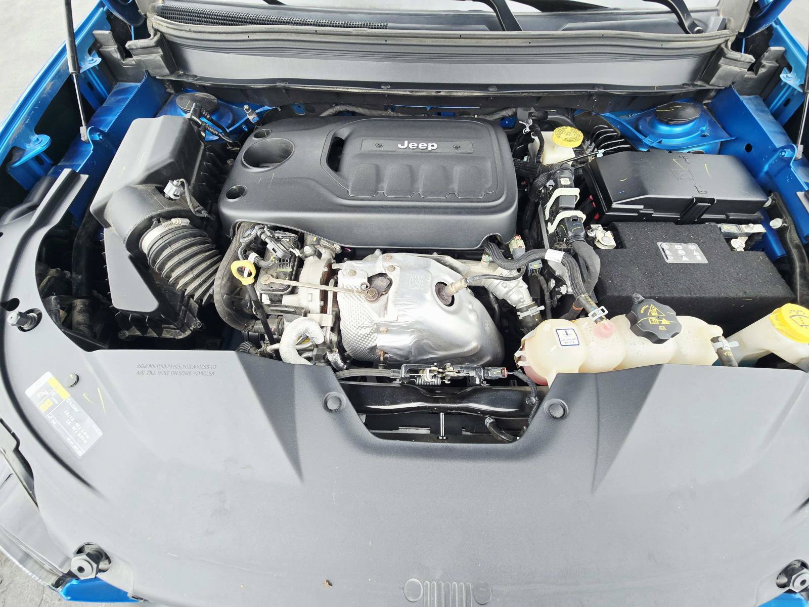 Used 2019 Jeep Cherokee Trailhawk AWD/4WD image 21