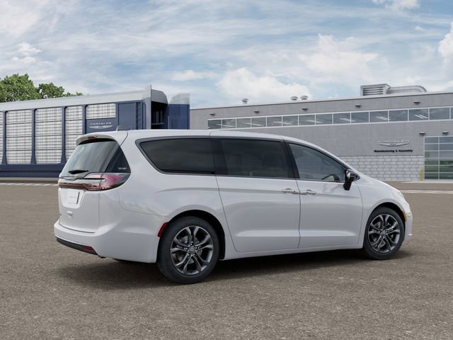 New 2026 Chrysler Pacifica Select image 4