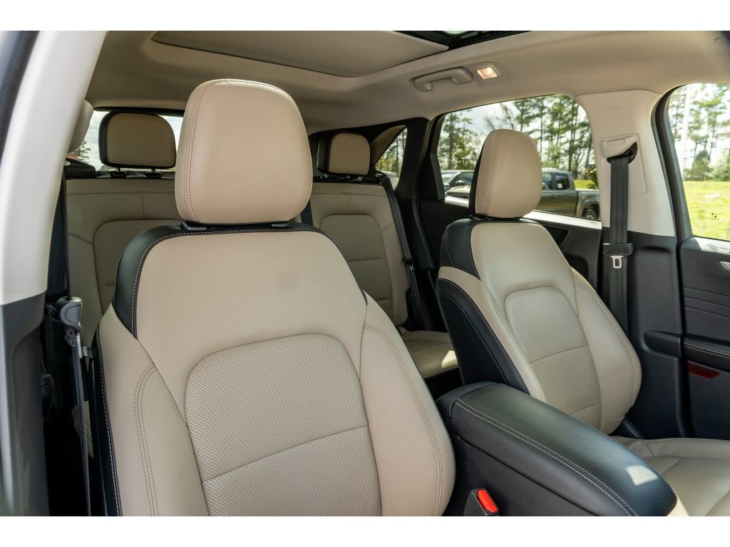 Used 2022 Ford Escape Titanium w/ Class II Trailer Tow Package image 19