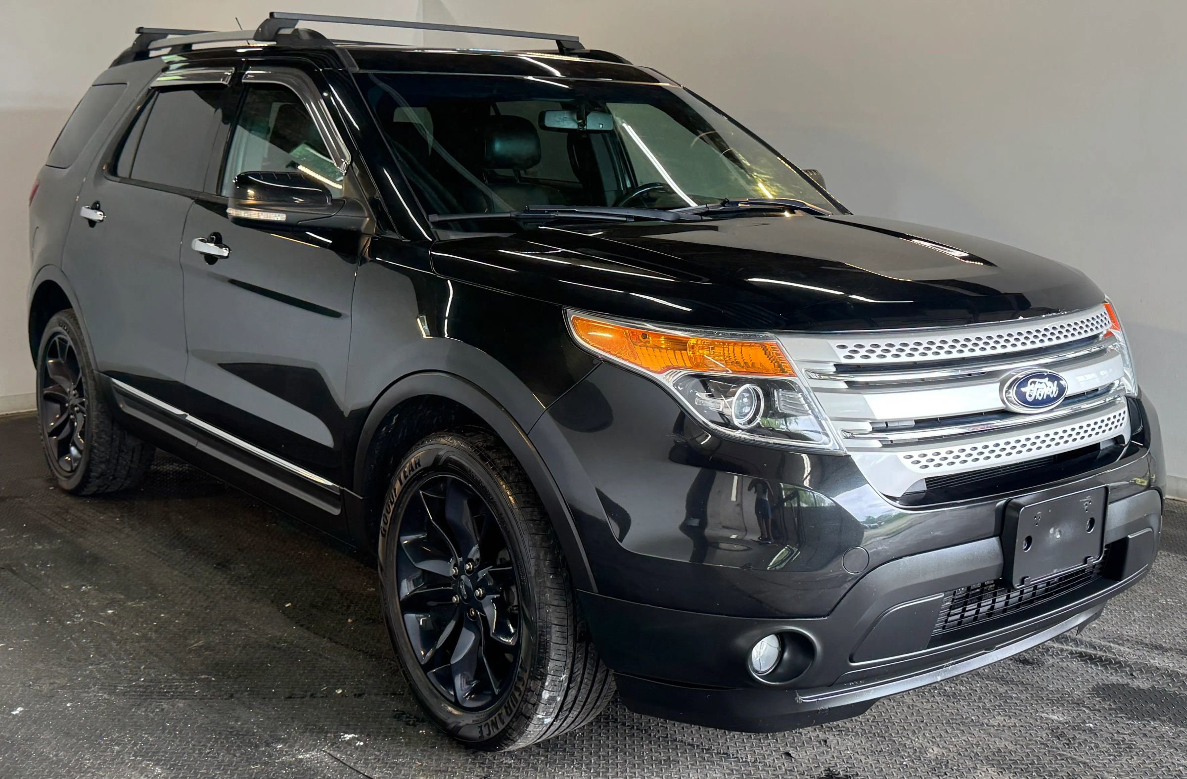 Used 2013 Ford Explorer XLT image 2