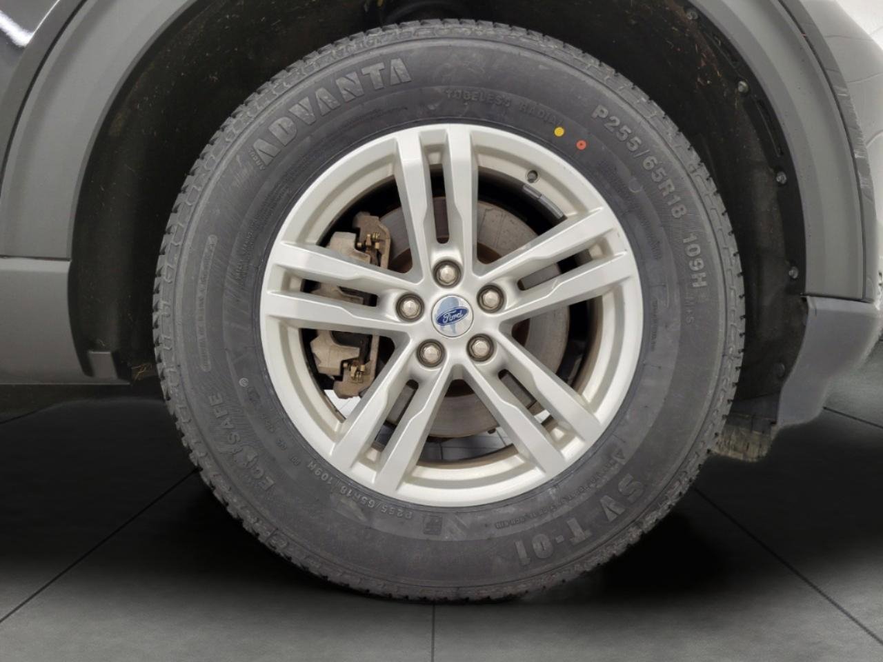 Used 2023 Ford Explorer XLT w/ Equipment Group 202A image 3