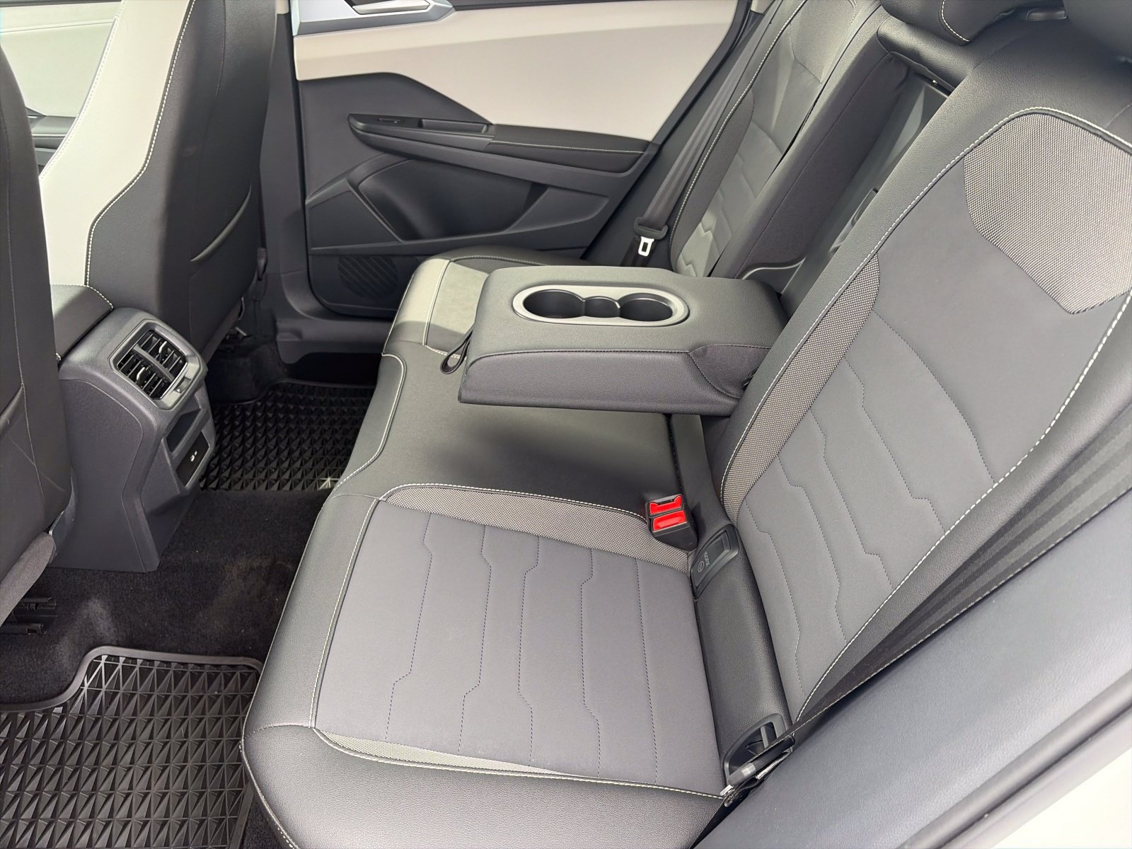 Certified 2025 Volkswagen Taos SE AWD/4WD image 25