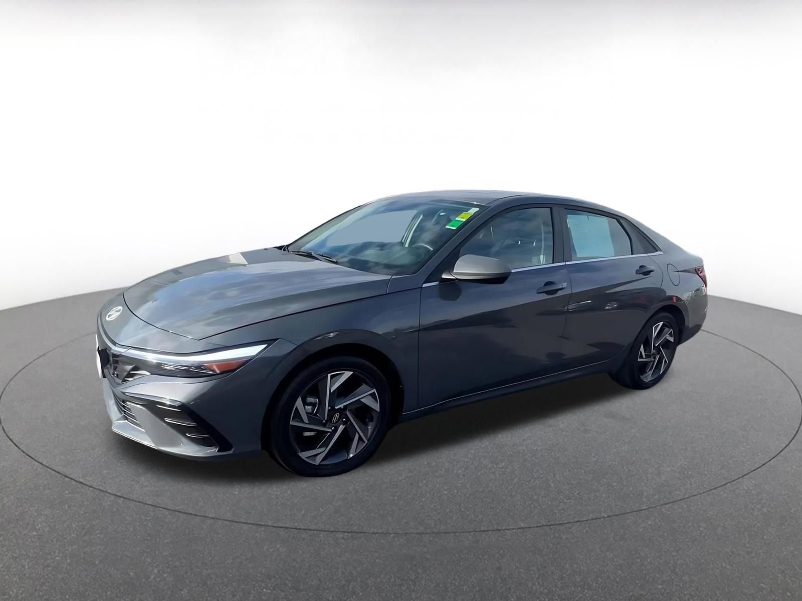 Used 2025 Hyundai Elantra SEL FWD image 8