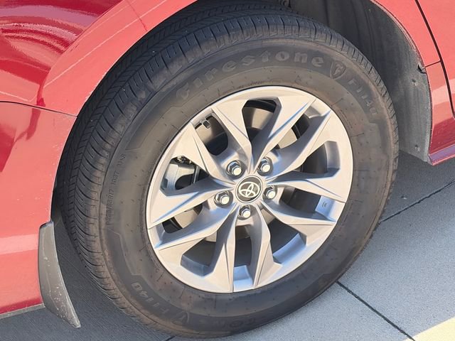 Used 2025 Toyota Sienna XLE FWD image 11