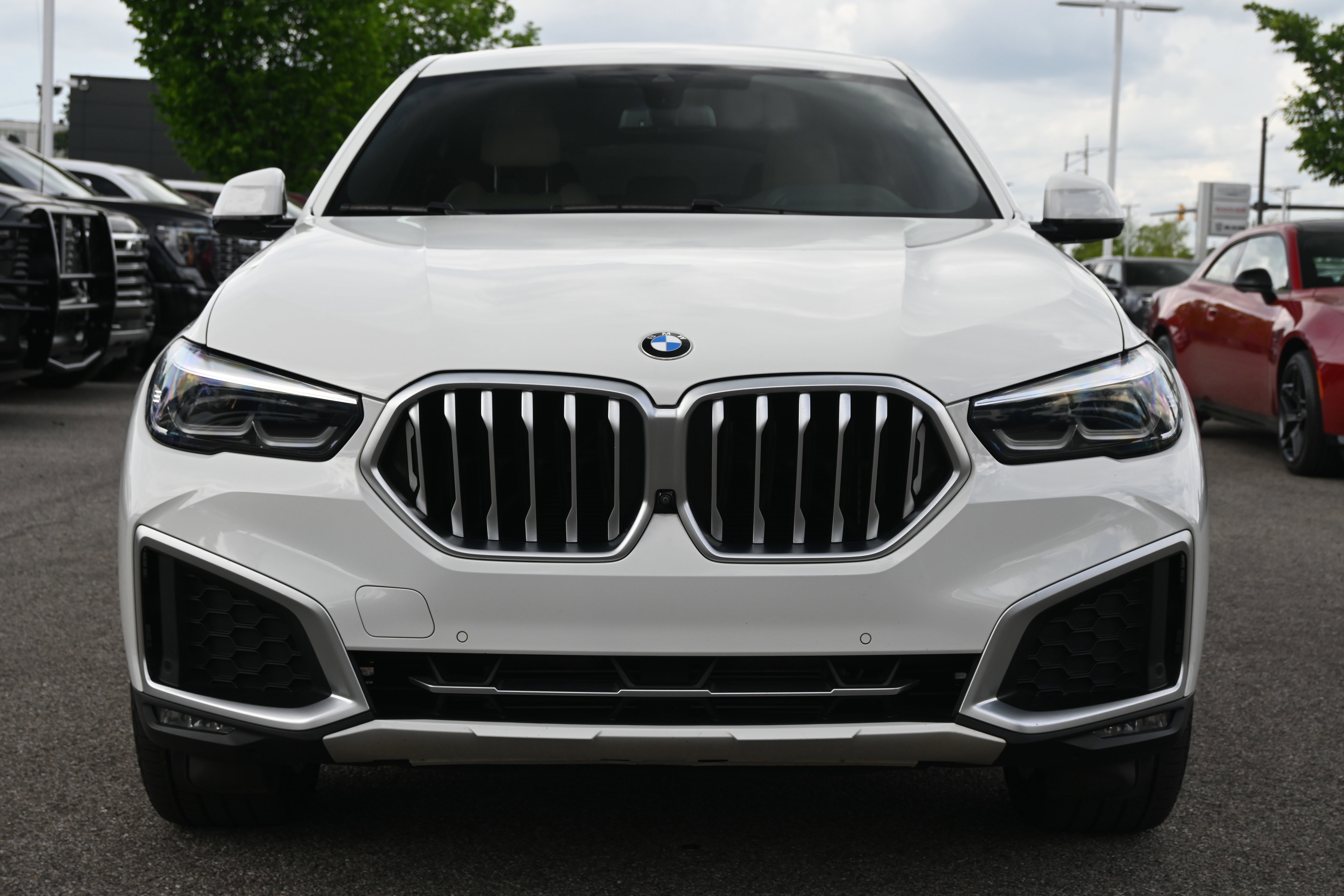 Used 2021 BMW X6 xDrive40i w/ Premium Package 2 AWD/4WD image 3