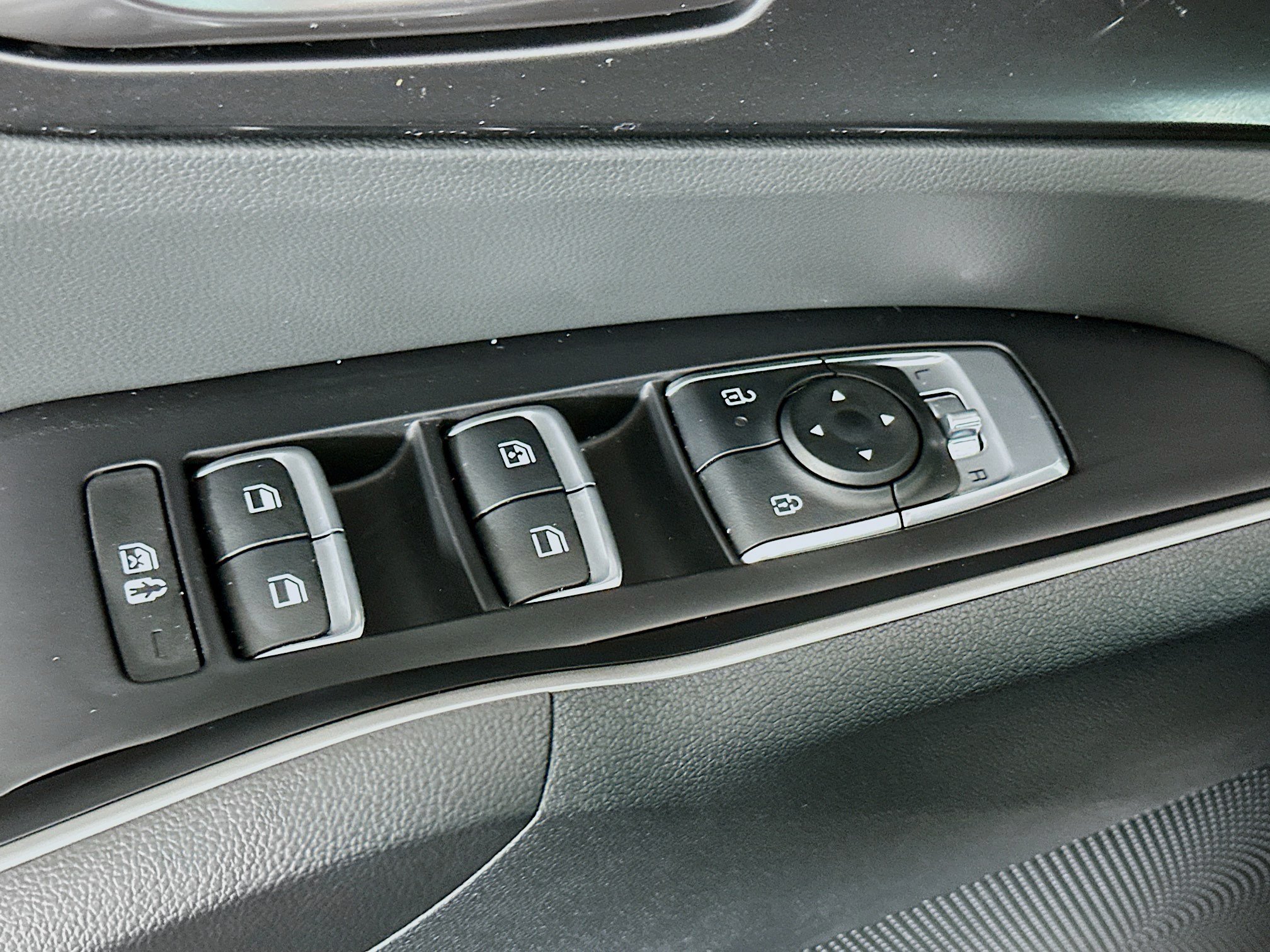 Used 2025 Kia Sorento LX FWD image 15