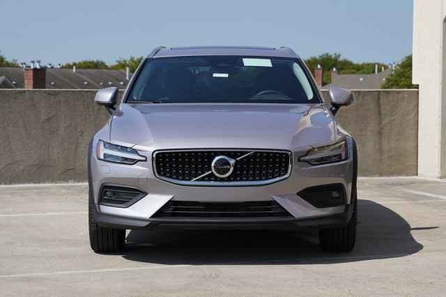 New 2026 Volvo V60 B5 Cross Country Plus w/ Climate Package image 2