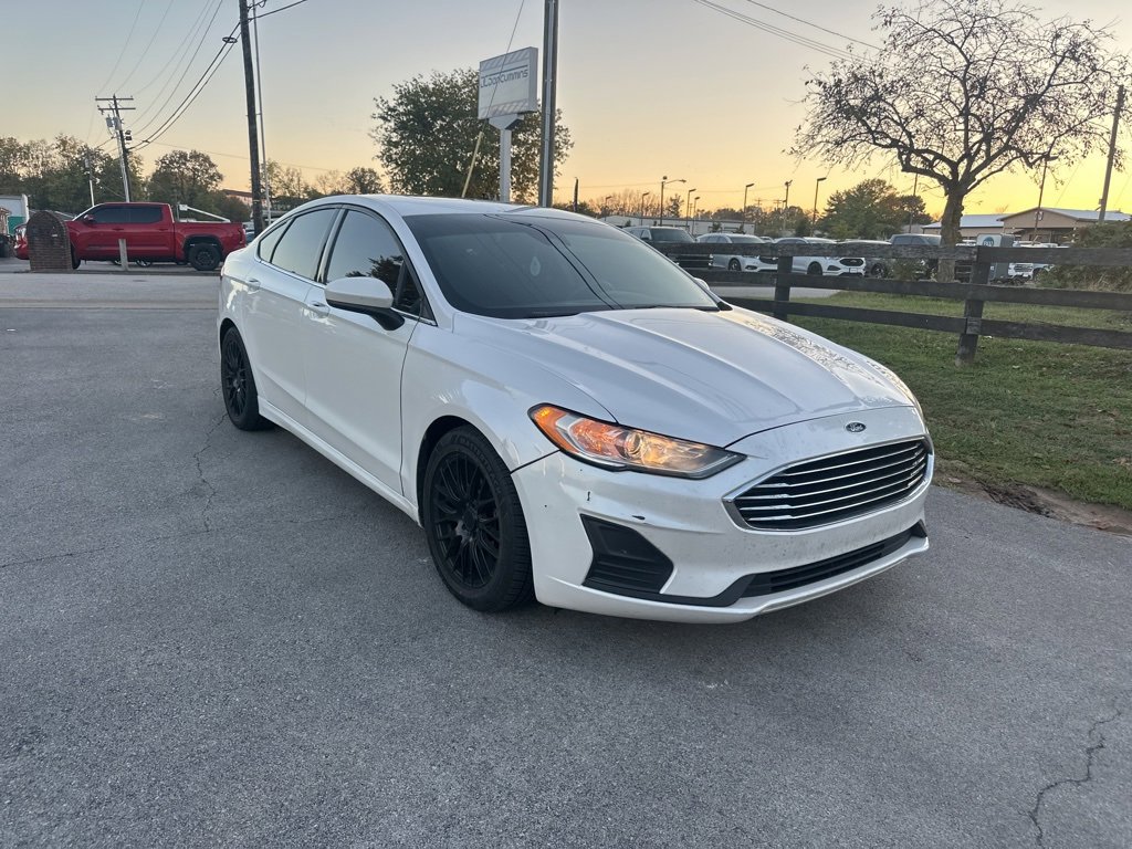 Used 2019 Ford Fusion SE image 3