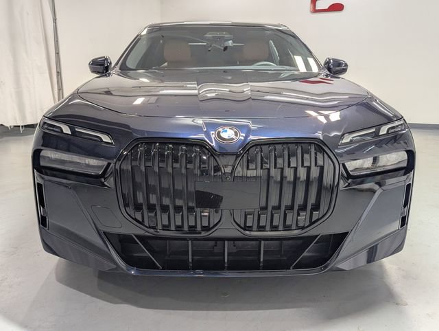 Used 2023 BMW 740i image 23