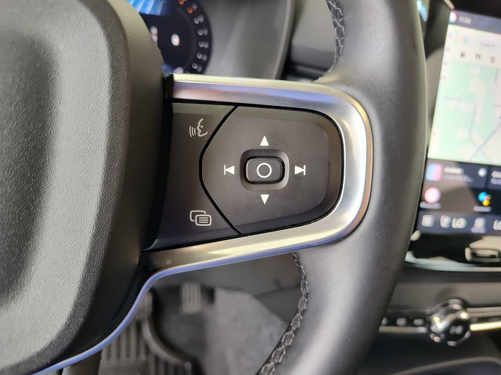 Used 2025 Volvo XC40 B5 Plus AWD/4WD image 25