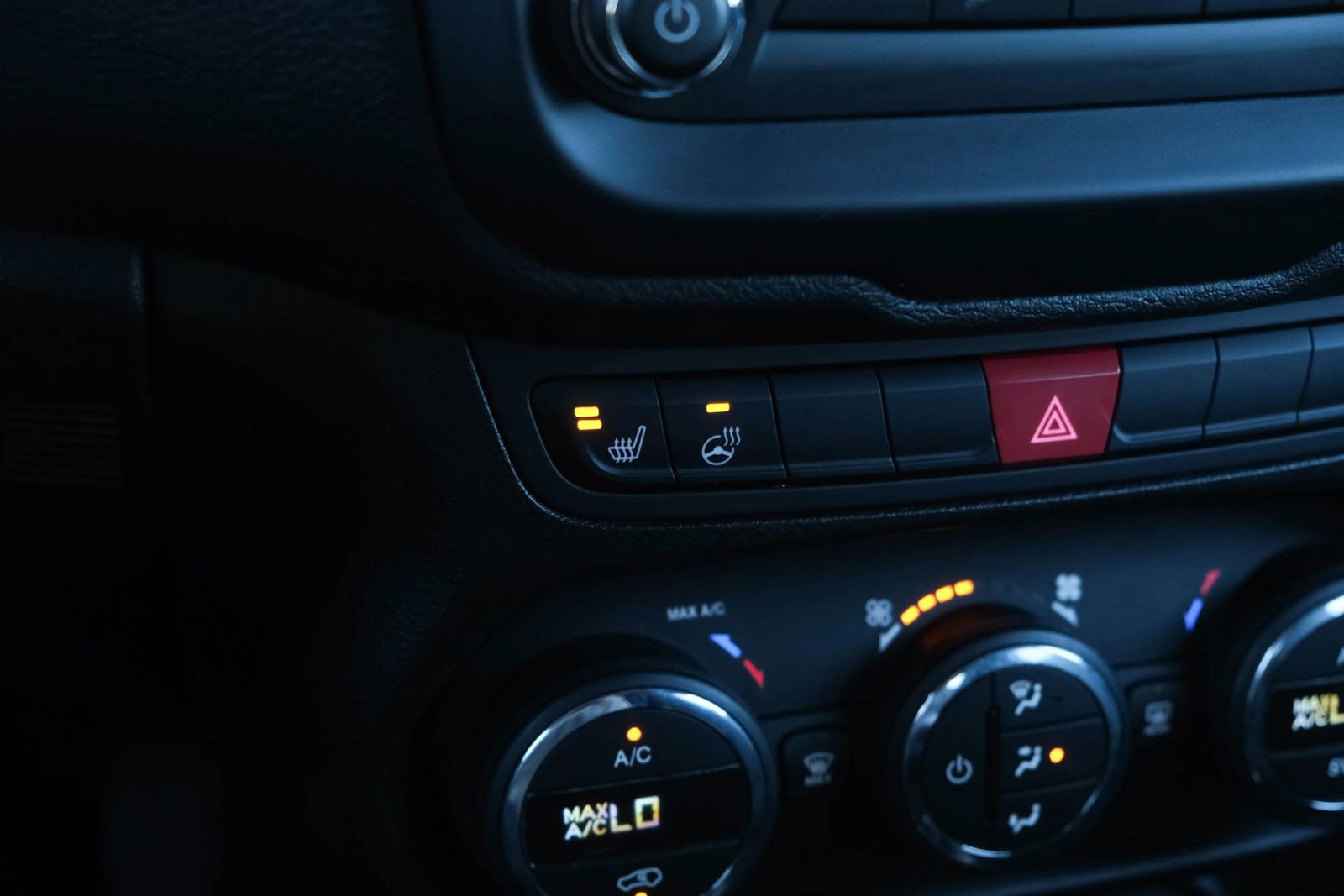 Used 2017 Jeep Renegade Latitude image 41