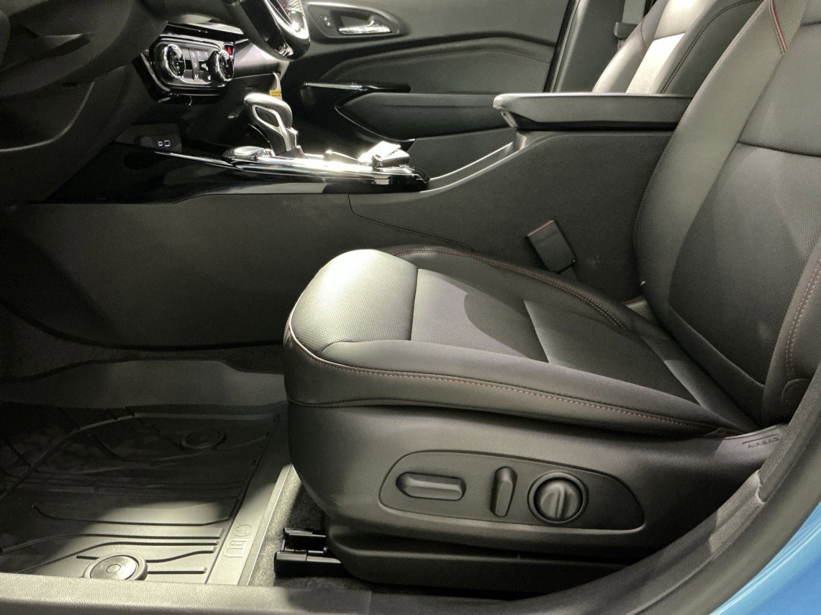 New 2026 Chevrolet Trax RS w/ Sunroof Package image 22