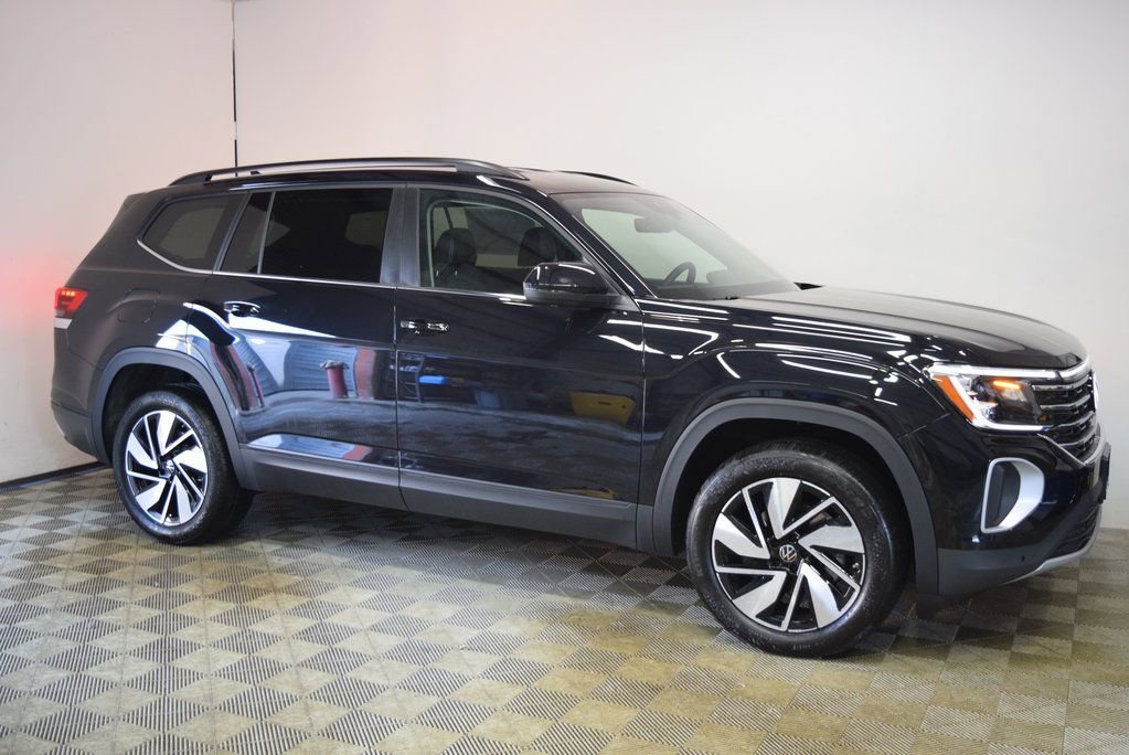 New 2026 Volkswagen Atlas SE image 2