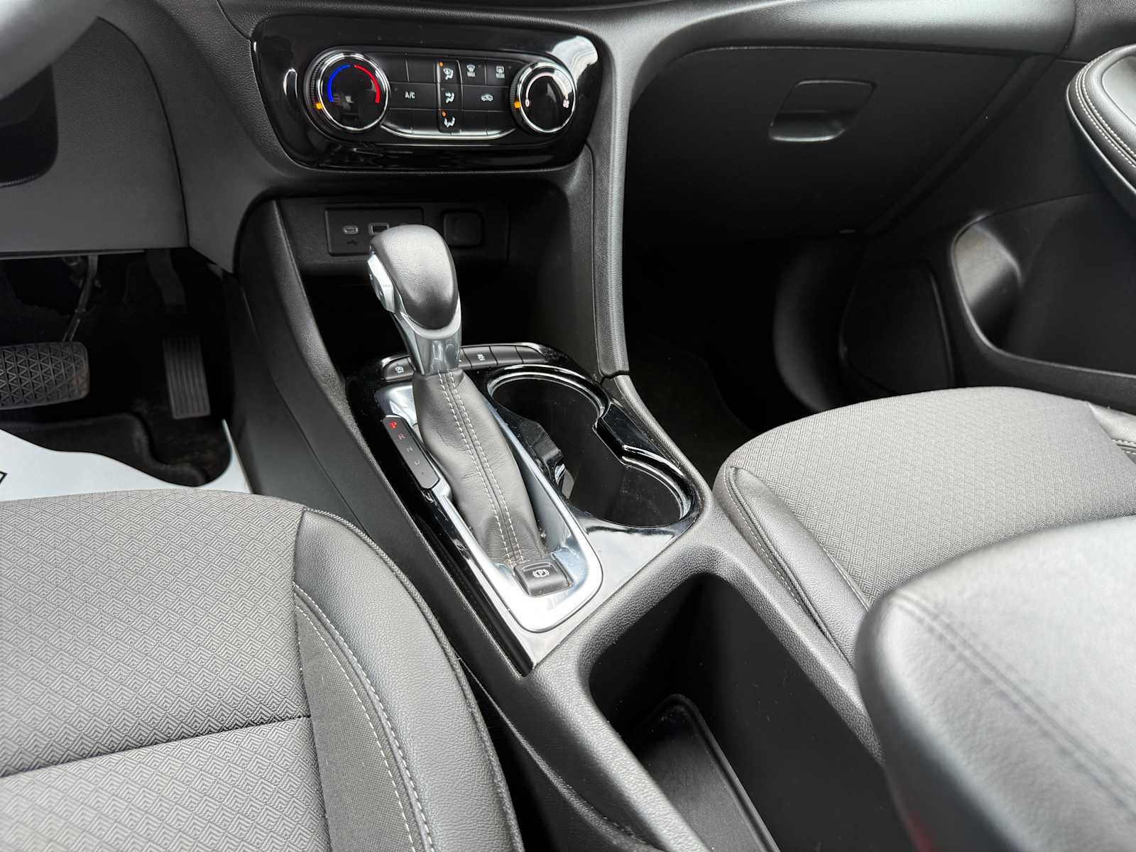 Used 2023 Buick Encore GX Preferred image 11