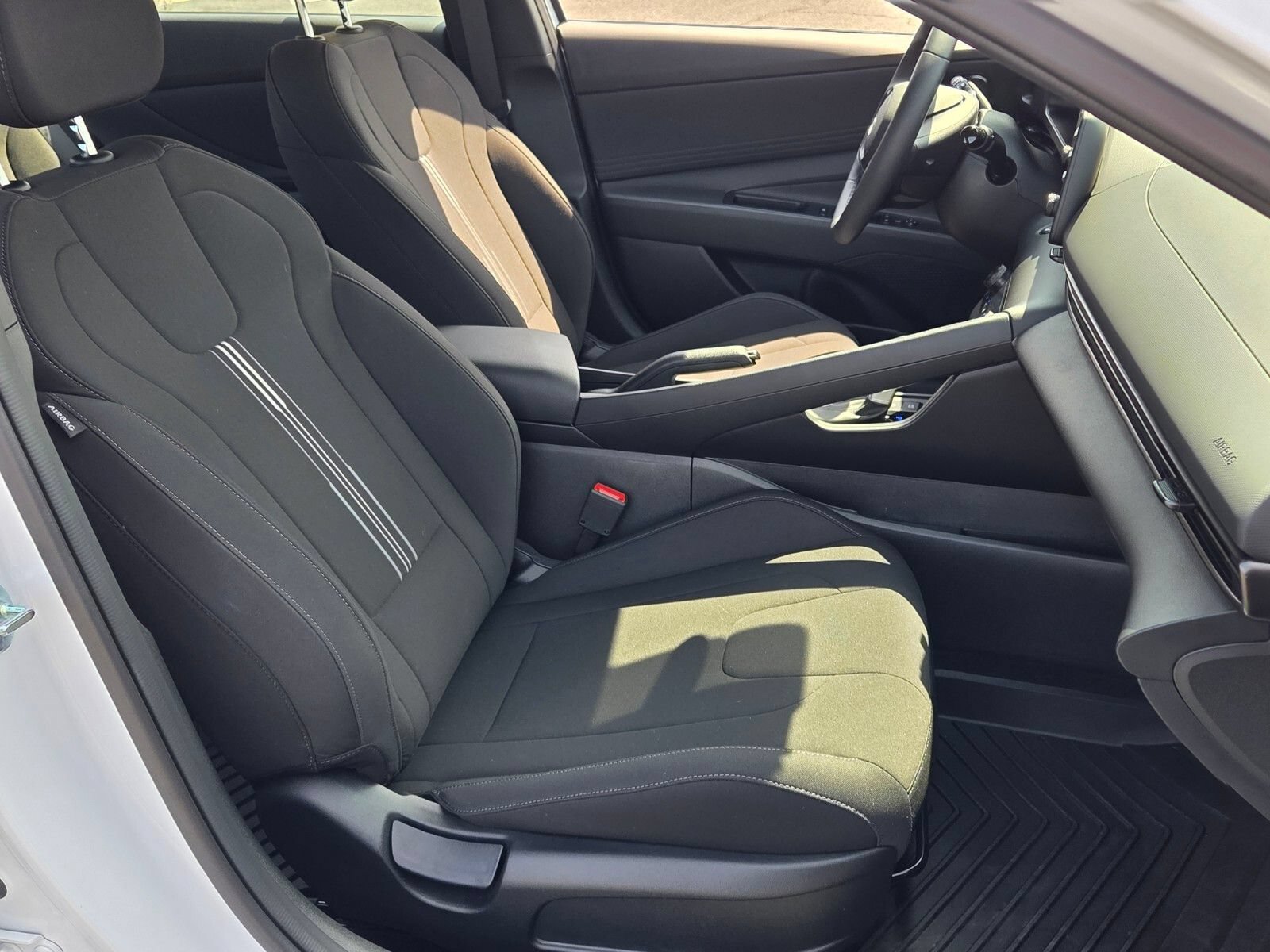 Certified 2025 Hyundai Elantra Sport FWD image 14