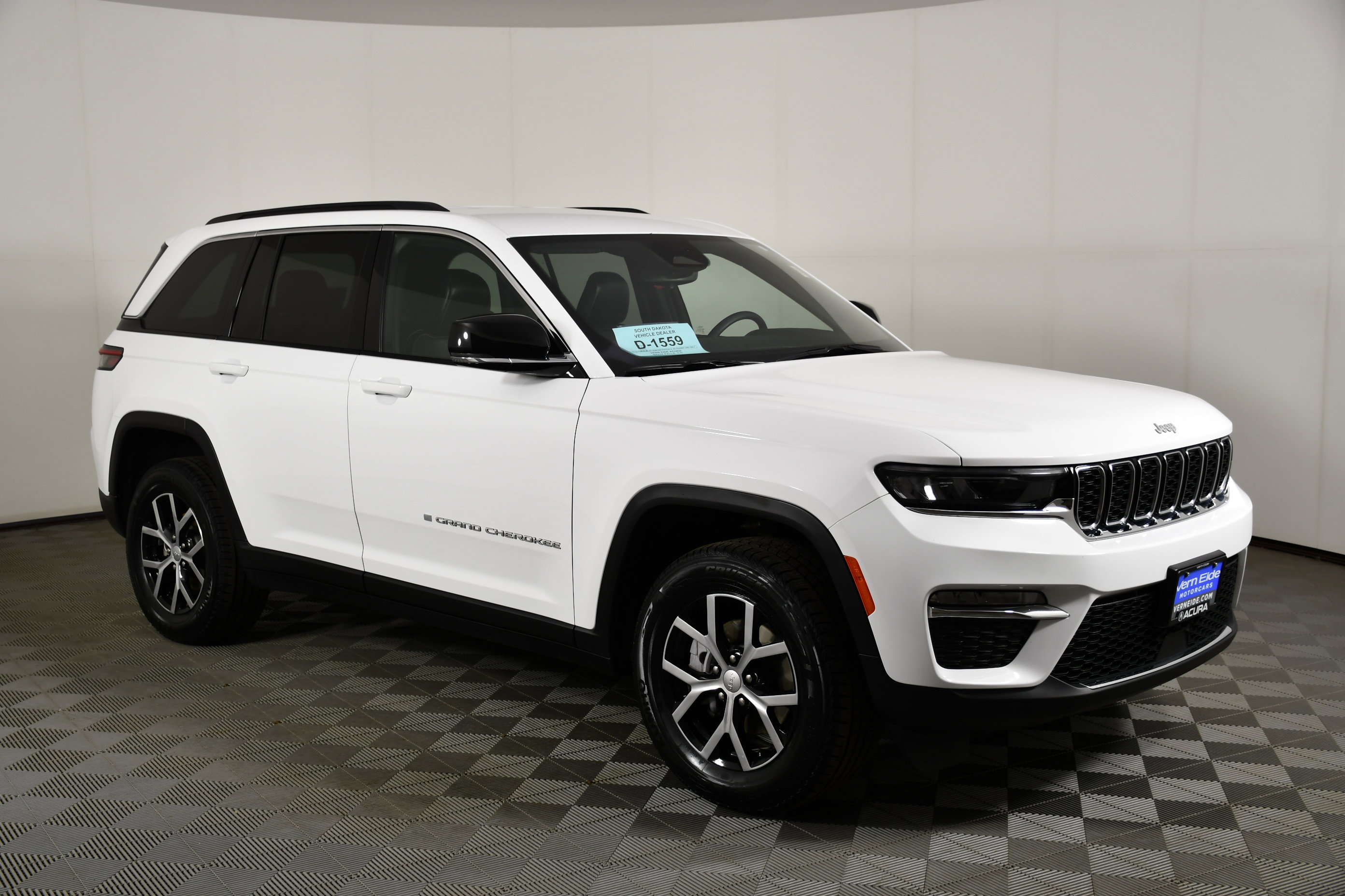 Used 2024 Jeep Grand Cherokee Limited AWD/4WD image 4