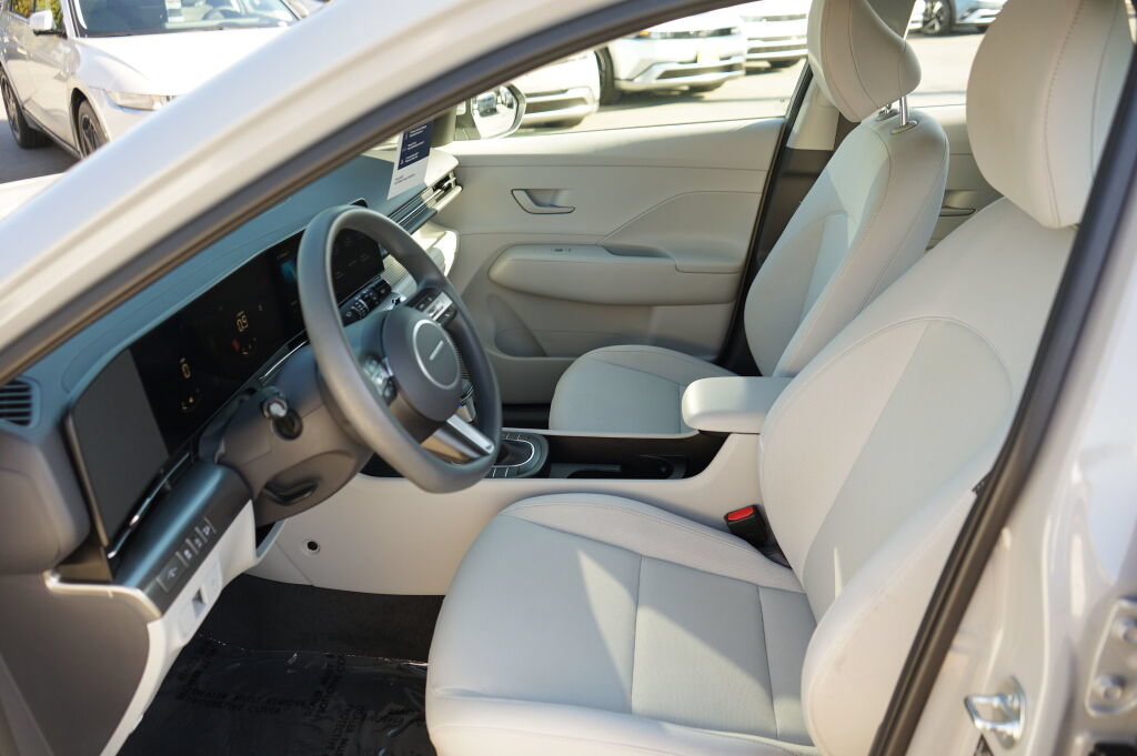 Certified 2025 Hyundai Kona SE FWD image 17