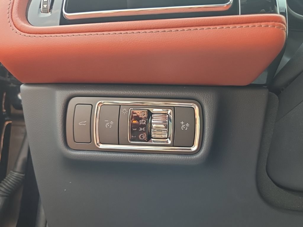 Used 2025 Lincoln Aviator Reserve AWD/4WD image 33