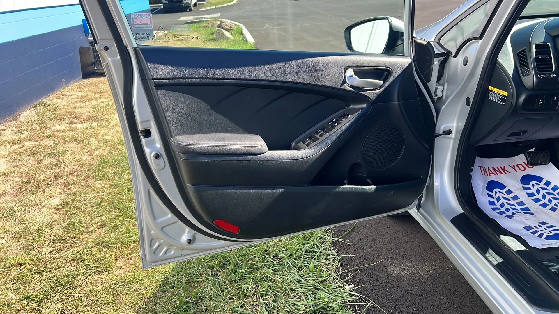 Used 2017 Kia Forte LX image 9