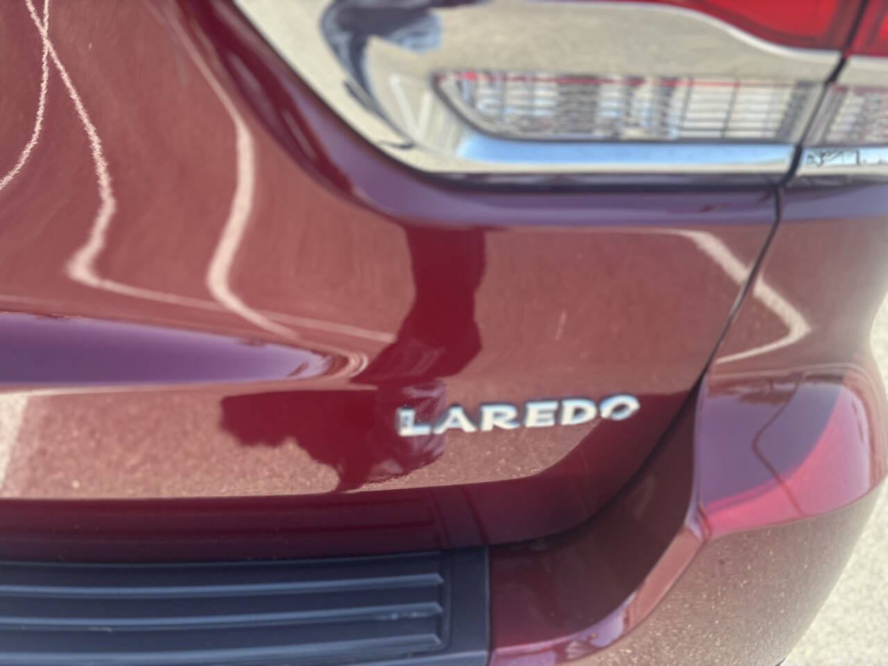 Used 2018 Jeep Grand Cherokee Laredo AWD/4WD image 31