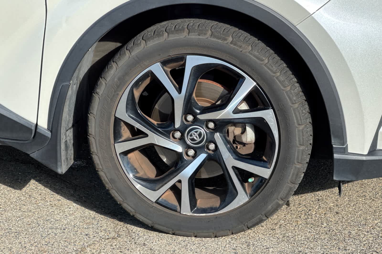 Used 2020 Toyota C-HR XLE FWD image 18