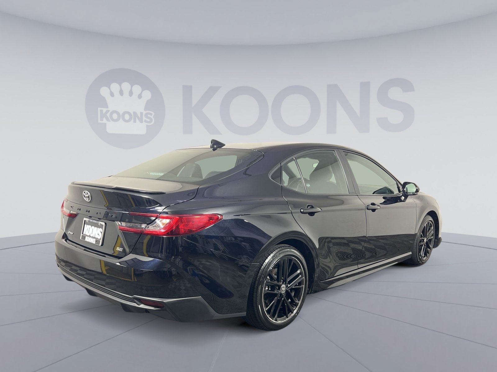 Used 2025 Toyota Camry SE FWD image 11