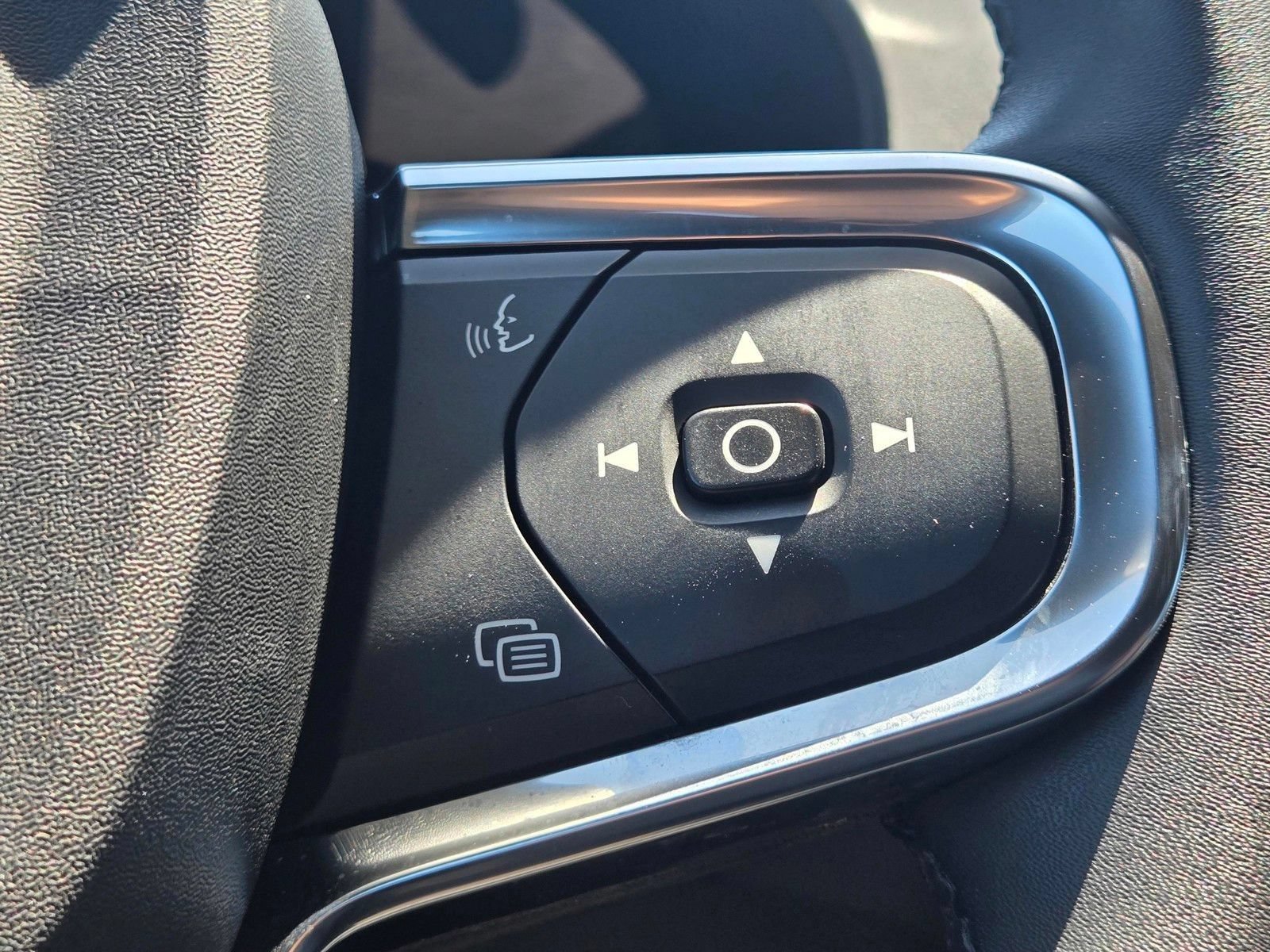 Certified 2023 Volvo XC40 Recharge Ultimate AWD/4WD image 30