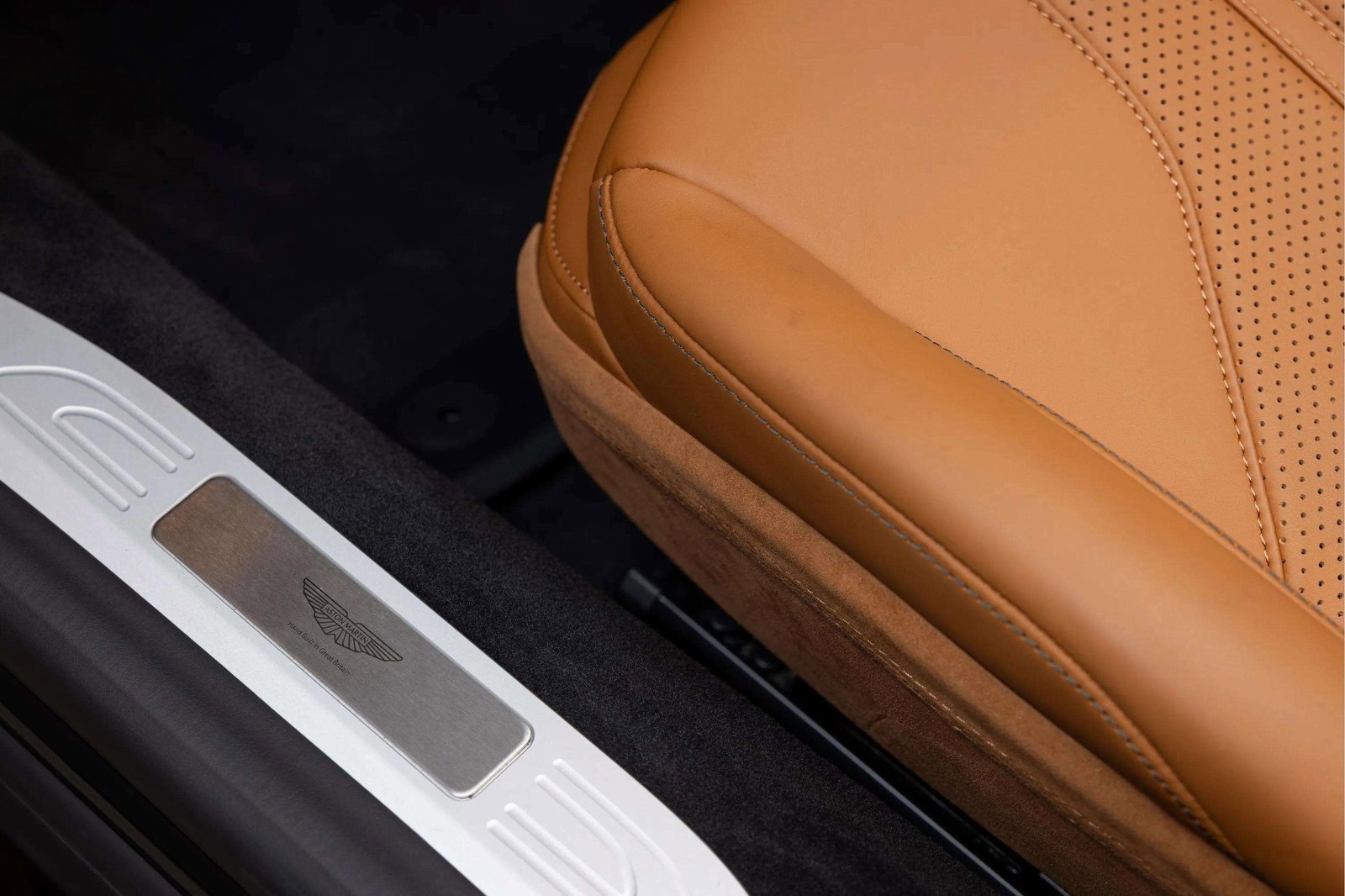New 2026 Aston Martin V8 Vantage Roadster image 27