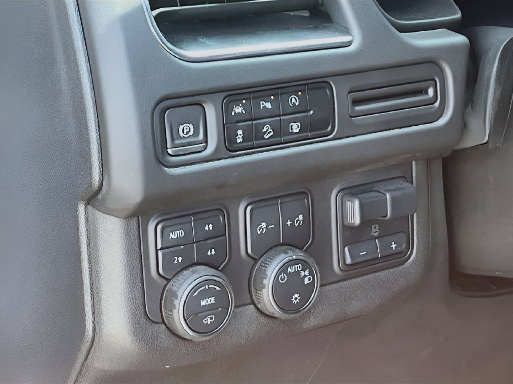 Used 2024 Chevrolet Tahoe Z71 w/ Z71 Off-Road Package AWD/4WD image 10