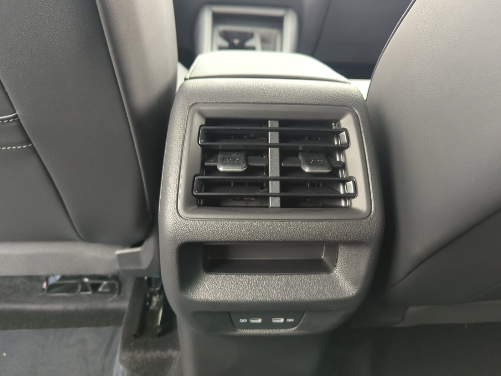 New 2026 Volkswagen Tiguan SE R-Line image 30