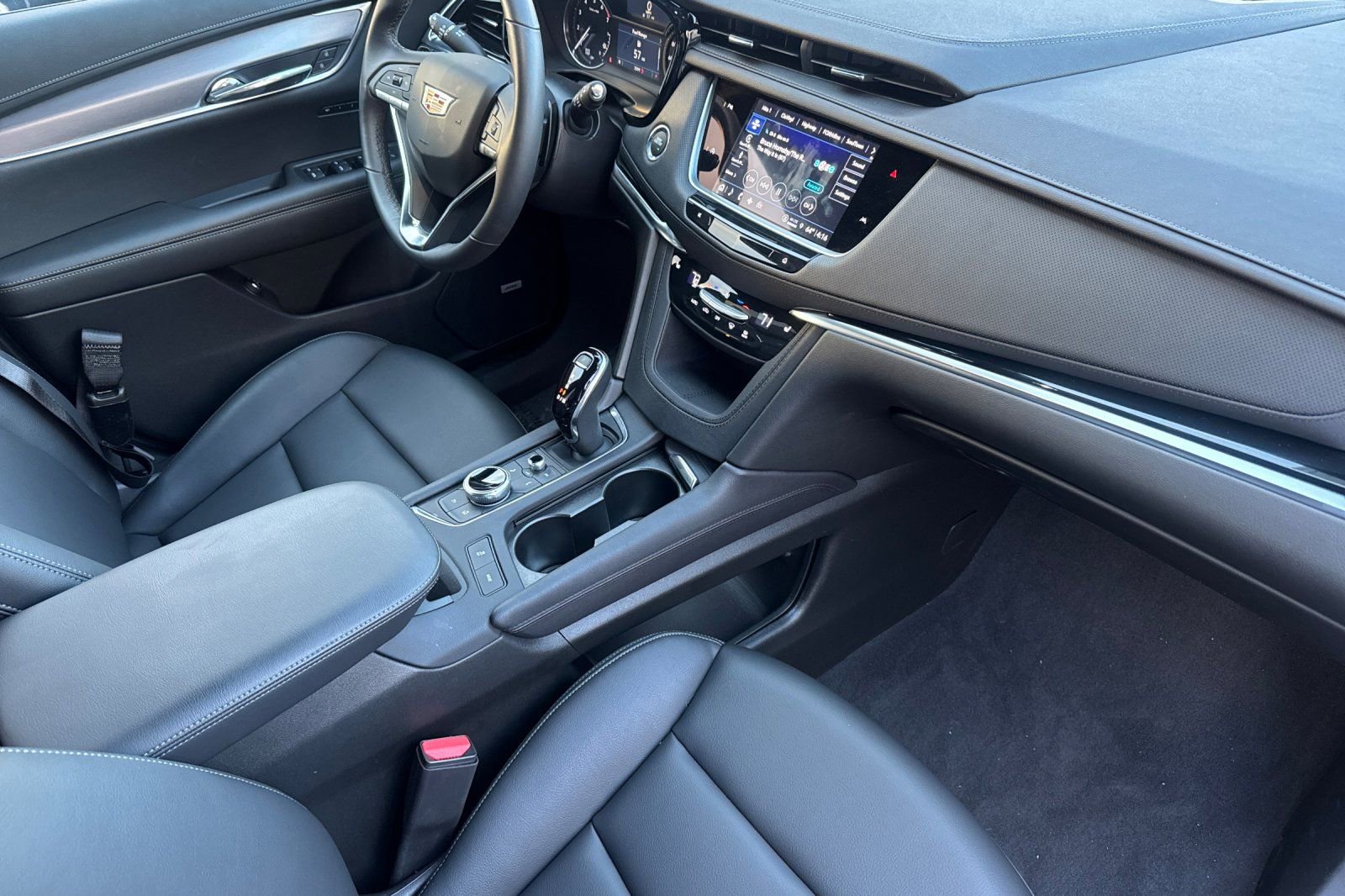 Used 2025 Cadillac XT6 Luxury image 19