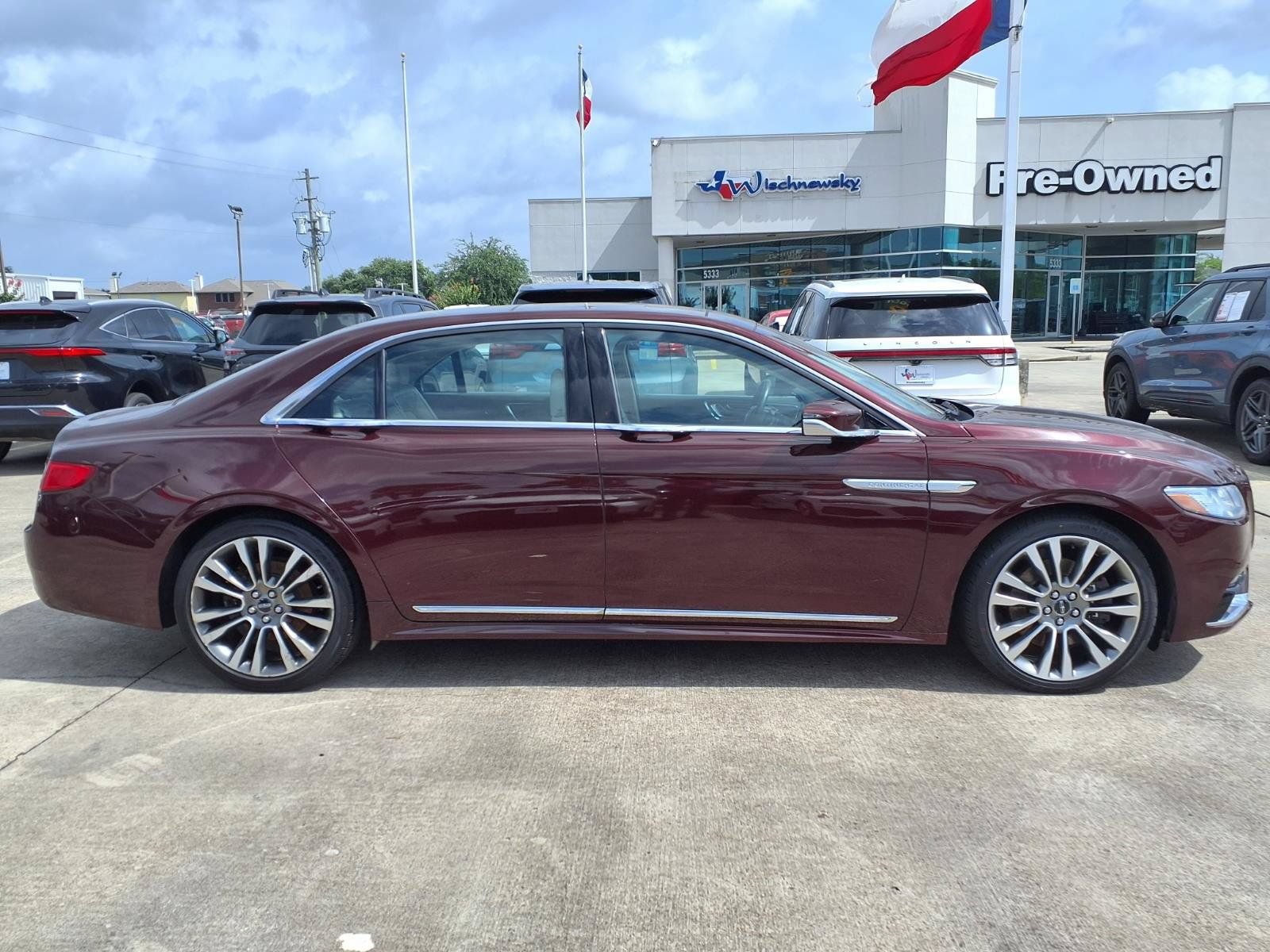 Used 2017 Lincoln Continental Reserve w/ Climate Package AWD/4WD image 4