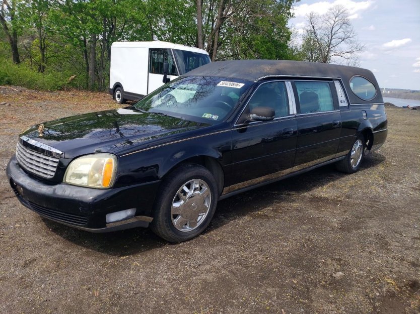 Used 2003 Cadillac De Ville Hearse FWD image 2